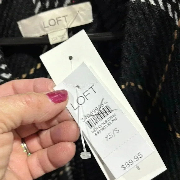 LOFT Knit Wrap Black/White/Tan plaid,Fall/winter warmth - Picture 11 of 11